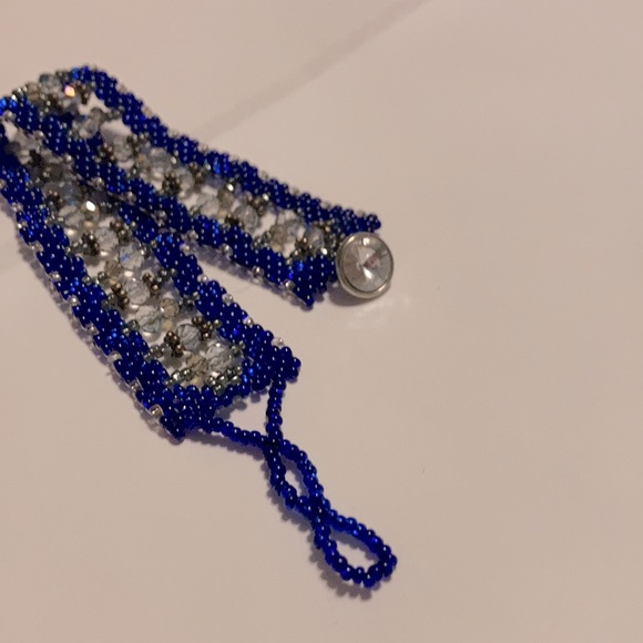 Handmade, blue and clear beaded bracelet - Picture 3 of 3